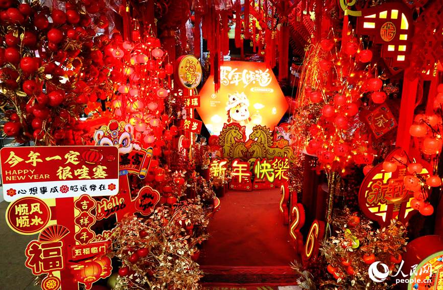 小商品城内年味浓。人民网记者 于思远摄