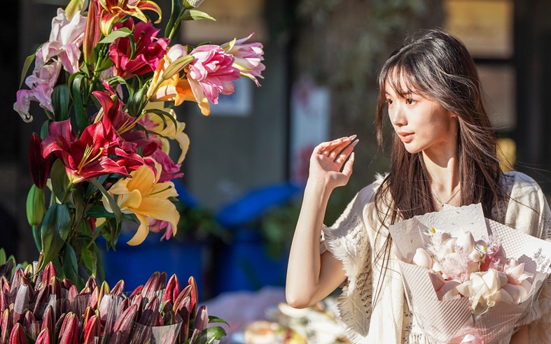新春走基层丨“亚洲花都”年宵花走俏
