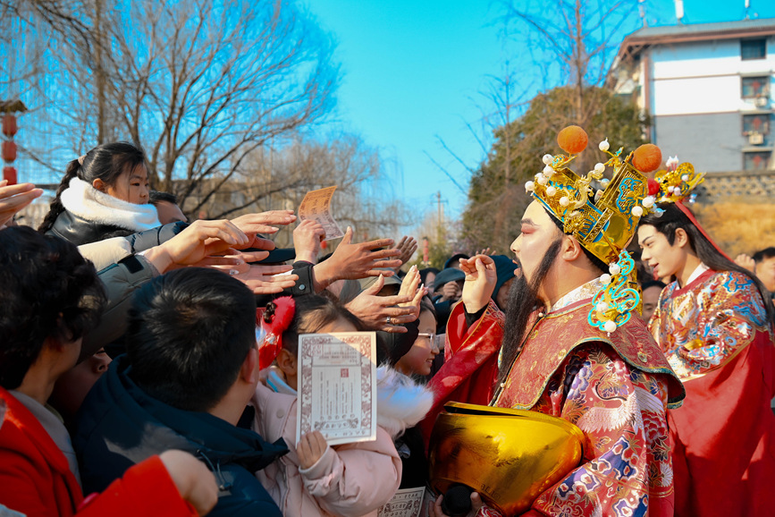 洛邑古城喜迎八方游客。洛陽市老城區委宣傳部供圖