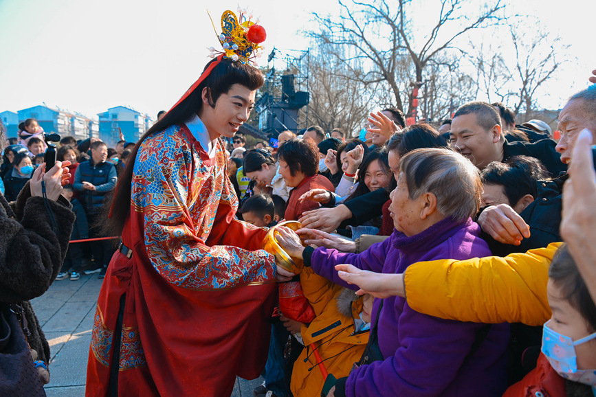 洛邑古城喜迎八方游客。洛陽市老城區委宣傳部供圖
