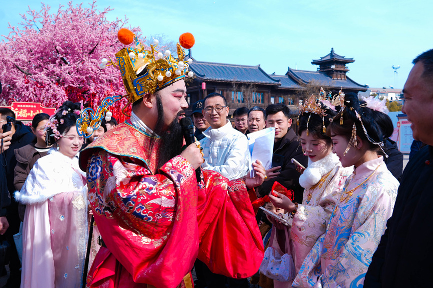 洛邑古城喜迎八方游客。洛陽市老城區委宣傳部供圖