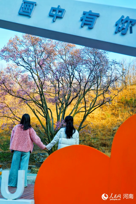 人在画中游。人民网 程明辉摄