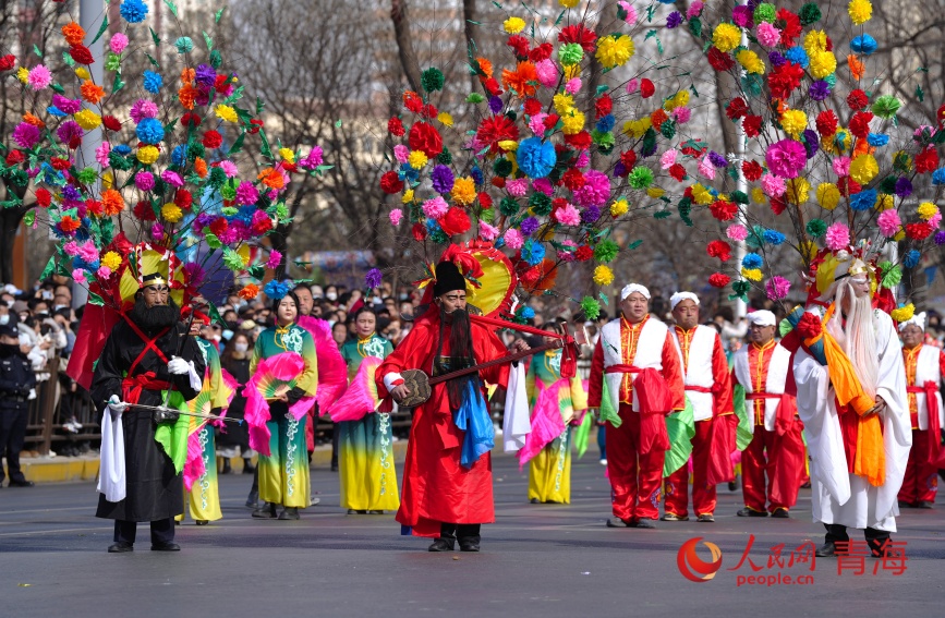 社火巡游节目：八仙。人民网记者 甘海琼摄