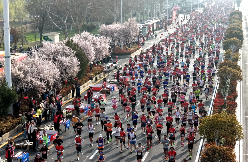 2026安阳马拉松赛。冀坤摄