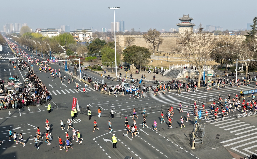 2026安阳马拉松赛现场。冀坤摄