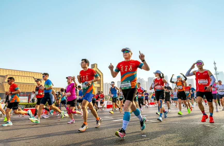 2026安阳马拉松赛现场。曲海庆摄