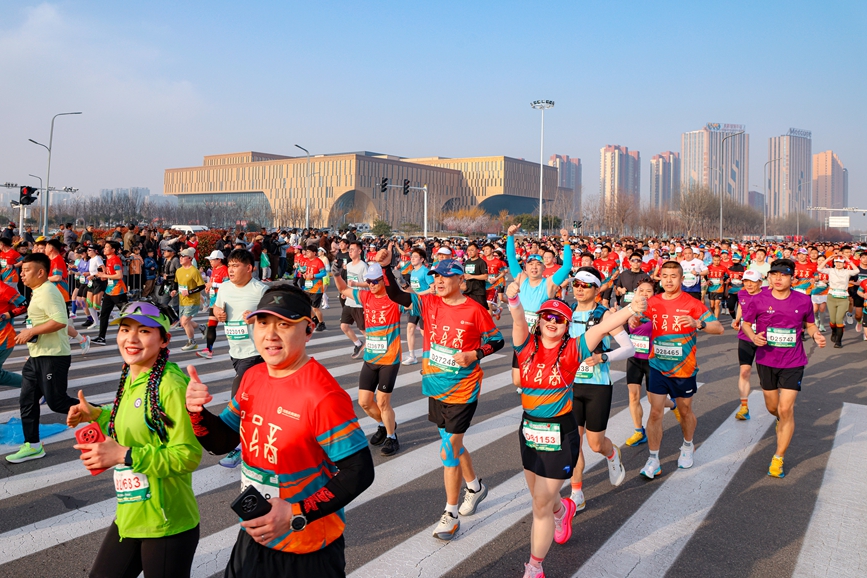 2026安阳马拉松赛现场。曲海庆摄
