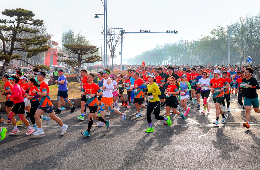2026安阳马拉松赛现场。曲海庆摄
