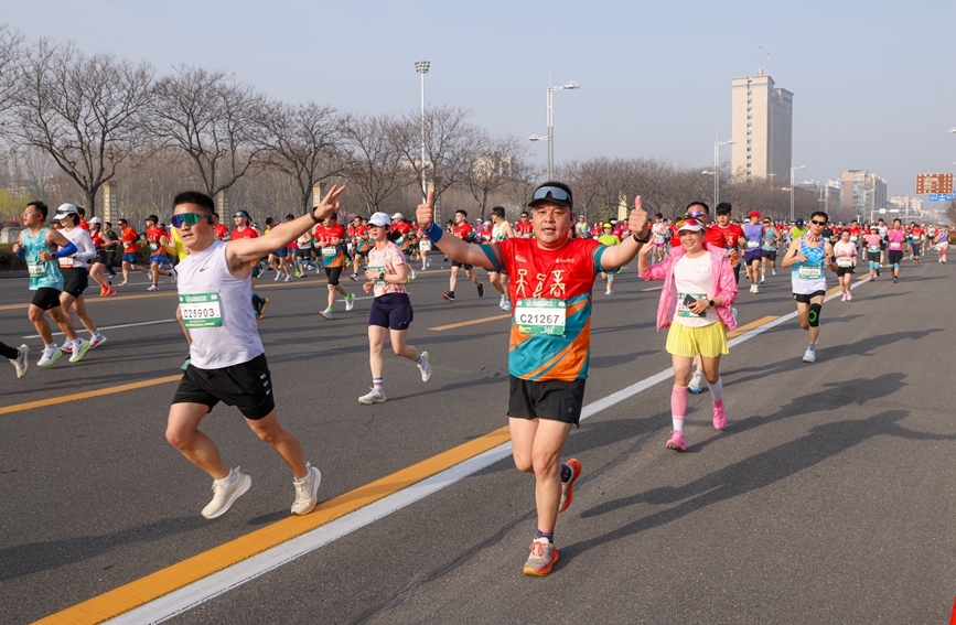 2026安阳马拉松赛现场。曲海庆摄