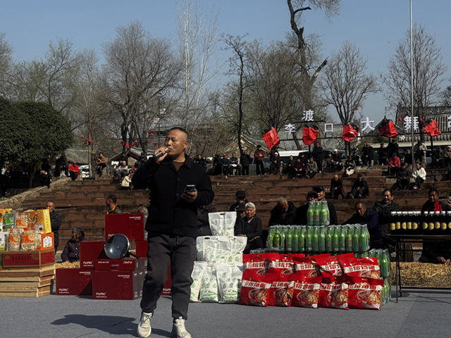 李渡口大舞台现场。郏县县委宣传部供图