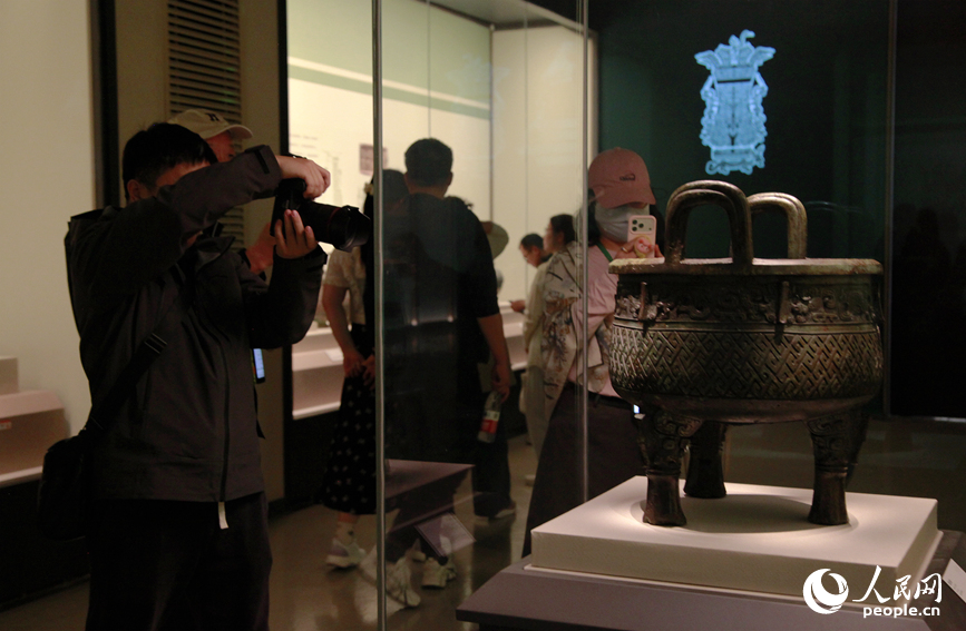 “吉金铸史——青铜器里的古代中国”特展在河南博物院开展。人民网记者 肖懿木摄