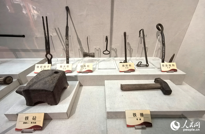 纪念馆展列出来的物品。人民网记者 王佩摄