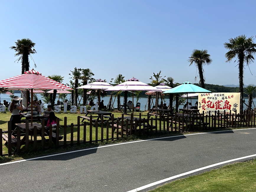茶乡欢歌庆圆满。浉河区委宣传部供图
