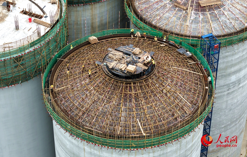 储粮工程施工忙。人民网记者 王玉兴摄