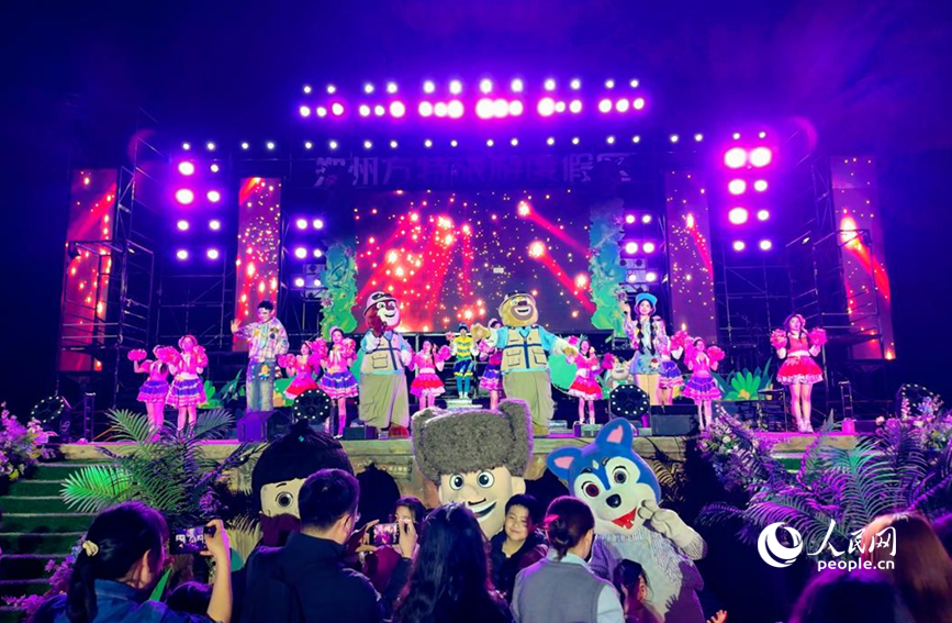 郑州方特旅游度假区“熊出没踏青季”主题活动现场。人民网记者 辛静摄