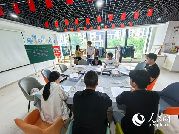 劇本殺《鯨落》正在排練。人民網記者 王佩攝