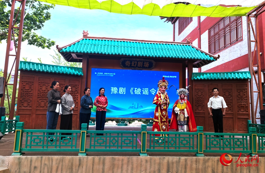 豫剧《破谣令》。人民网记者 王佩摄