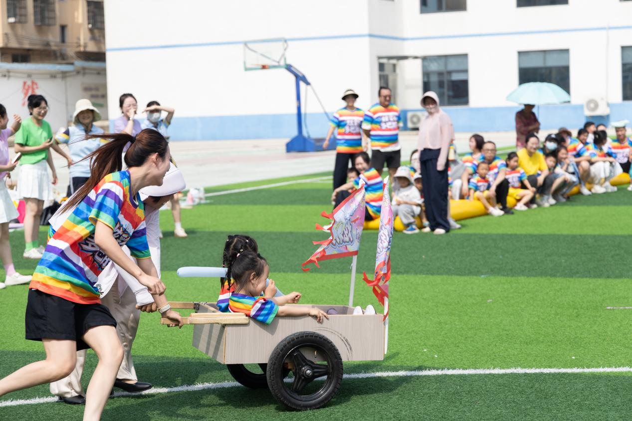 固始縣第一幼兒園“六一”親子活動現場。祝燁攝