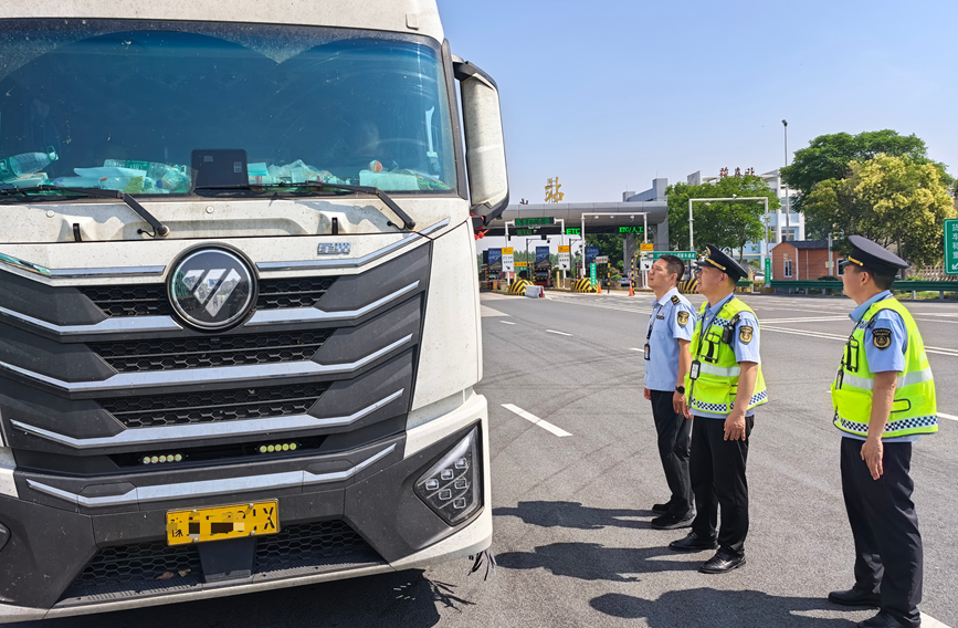 道路运输“打非治违”专项整治行动。河南省交通运输厅供图