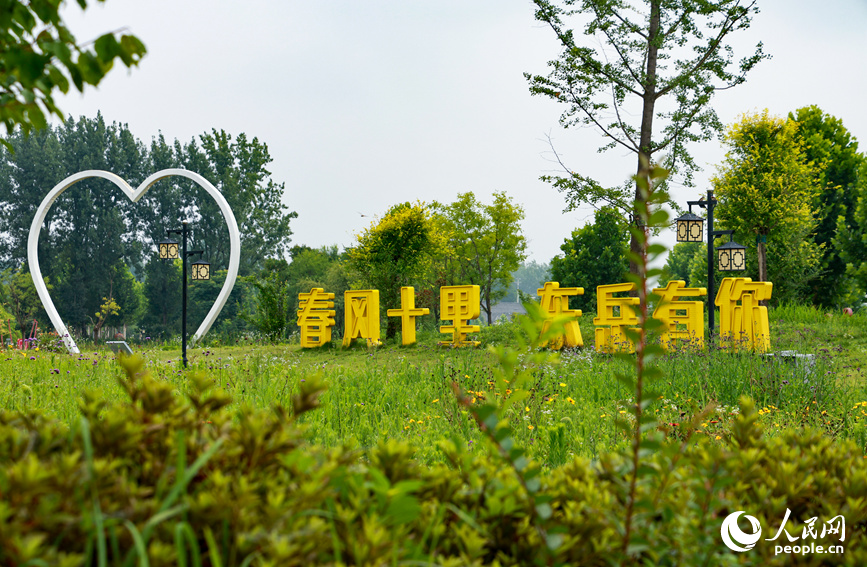东岳村风景秀美。人民网记者 戴泽鑫摄