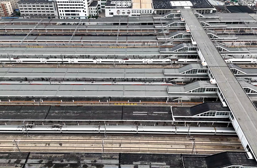 京港高铁雄商段进入运行试验阶段。王鹏摄