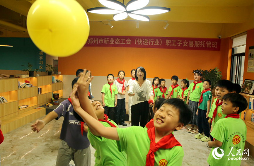 课间玩耍。人民网 黄莎摄