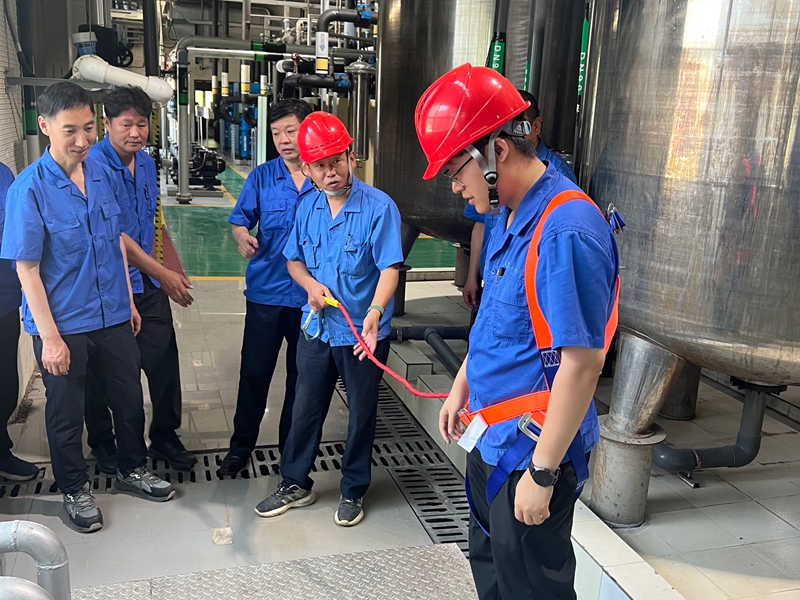 演练现场分工协同，高效处置突发险情。刘守博摄