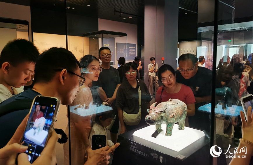 殷墟博物馆迎来参观热潮。人民网记者 肖懿木摄