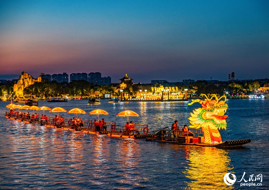 汴河水域船楫往来，古城文旅热度不减。人民网记者 王佩摄