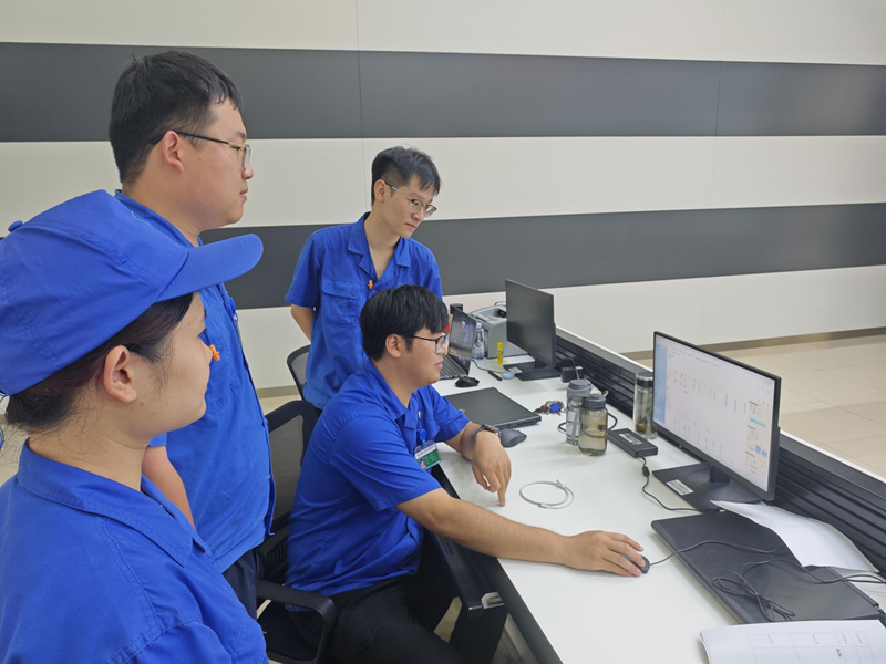 专班学员正在开展课题攻关。王俊龙摄