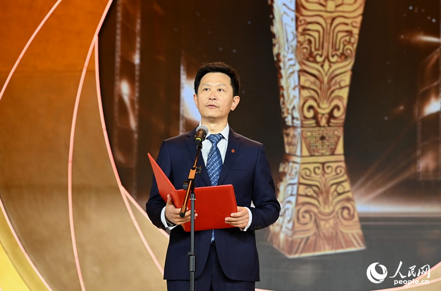中国摄影家协会主席李舸致辞。人民网记者 王玉兴摄