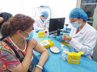 “三针”新冠疫苗郑州开打 “三针”疫苗有啥不同？ 来看专家解答