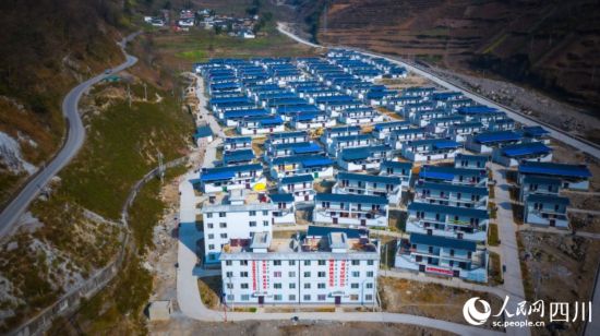 布拖县龙潭镇移民新区。吉格阿加摄