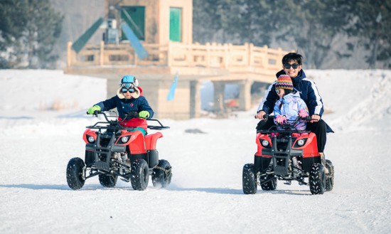 长春莲花山世贸滑雪场雪地摩托。（吉林省文化和旅游厅供图）