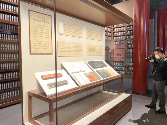 “吉光片羽——故宫博物院藏清代宫廷雕版文物展”现场。人民网记者 韦衍行摄