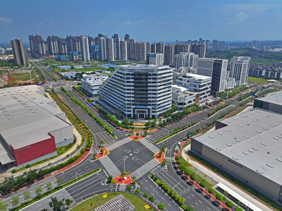 这是位于广西南宁市的东盟多式联运智慧产业城（9月20日摄，无人机照片）。新华社记者 周华 摄